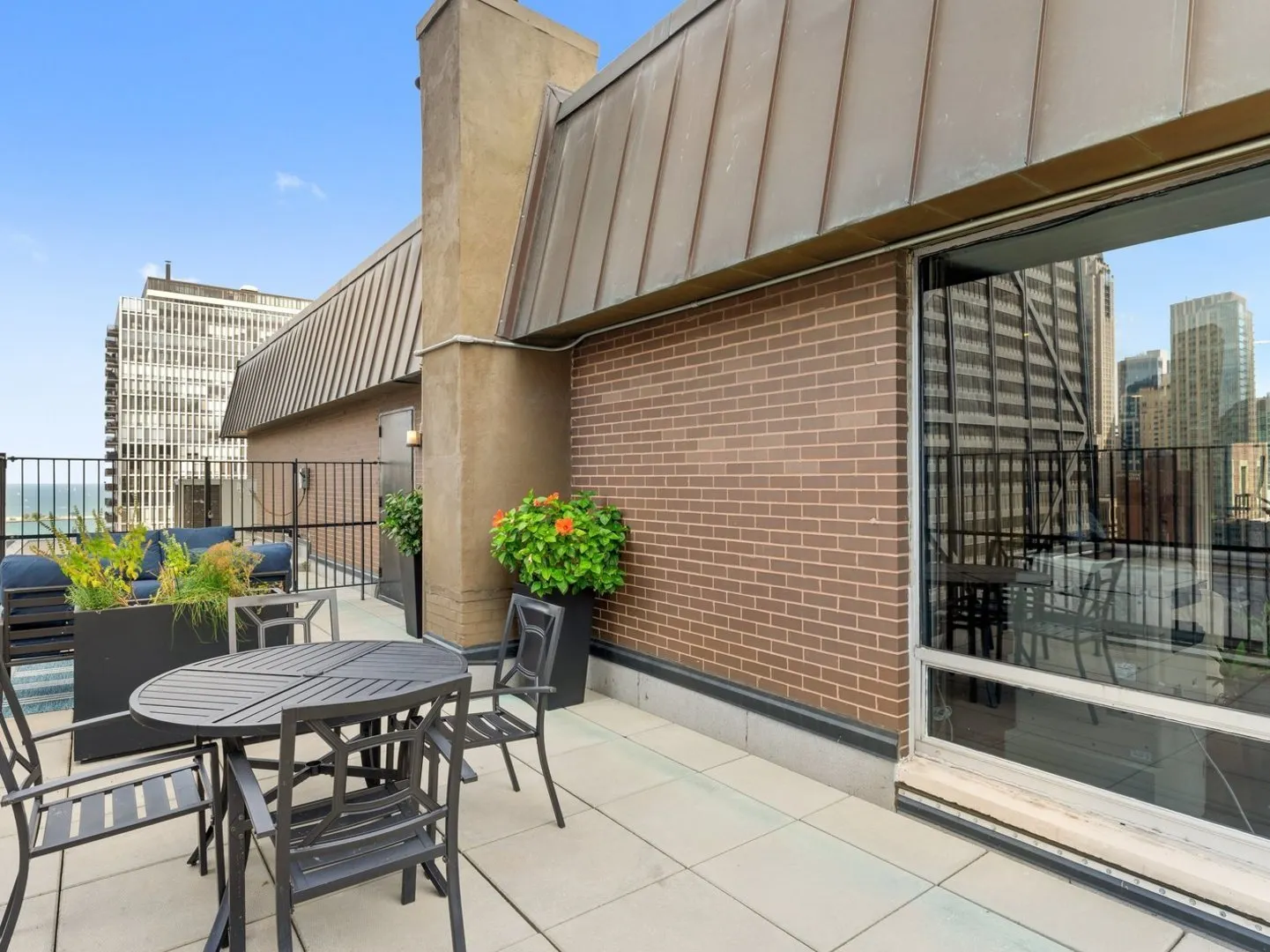 201 E Chestnut Street 23A IL