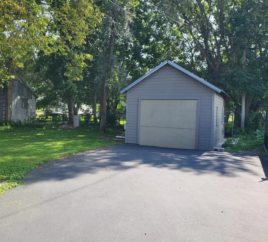 472 Clark Street IL