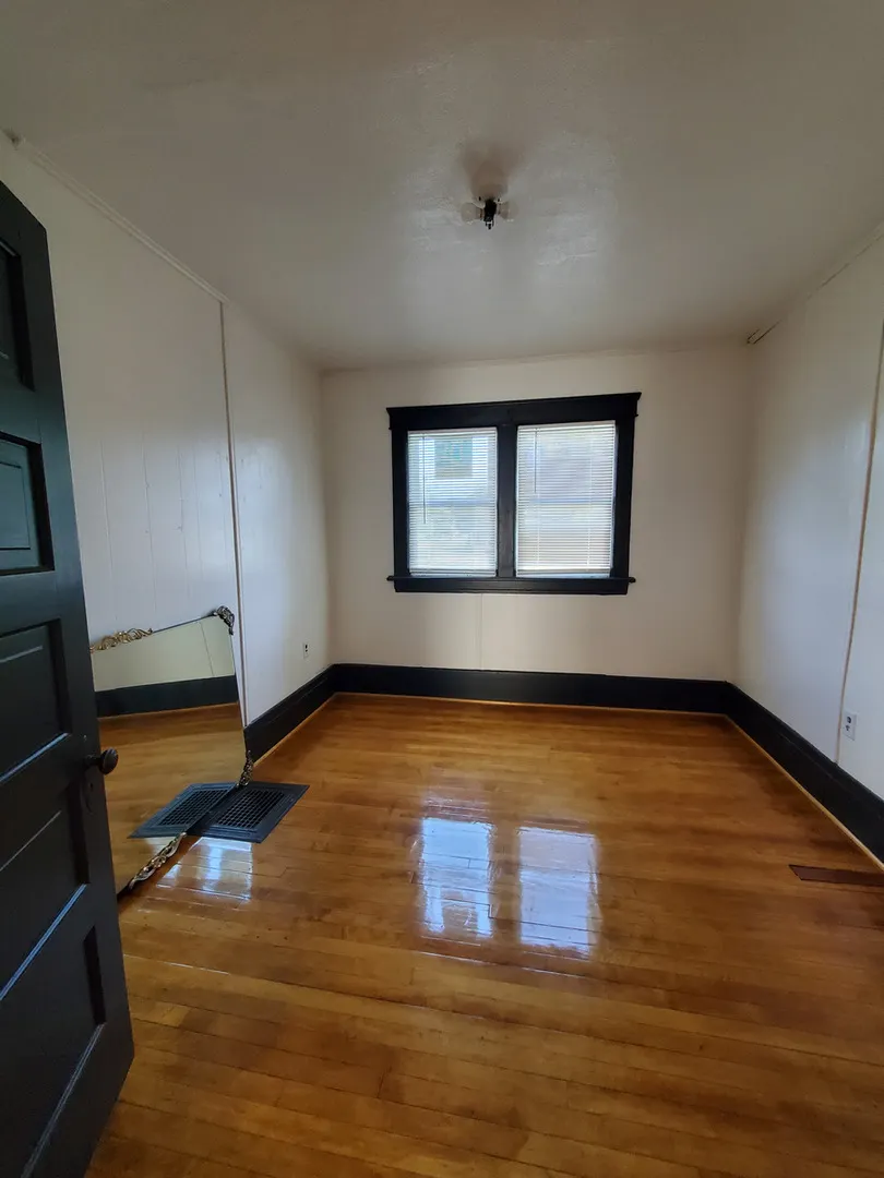 472 Clark Street IL