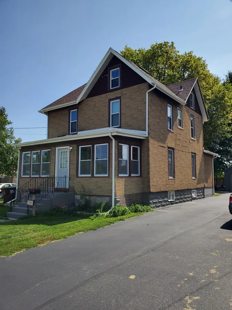 472 Clark Street IL