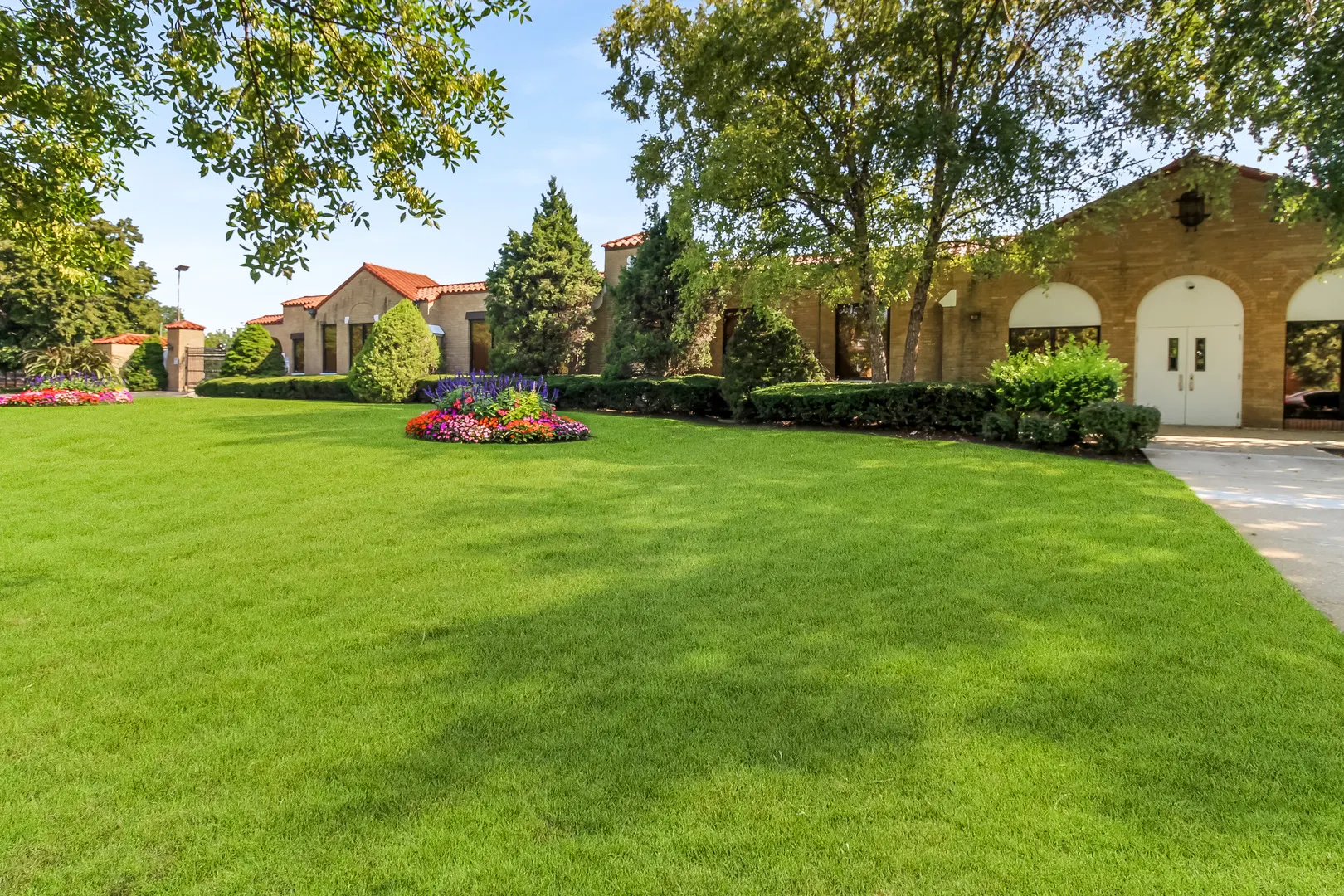 2048 N Oak Park Avenue N IL