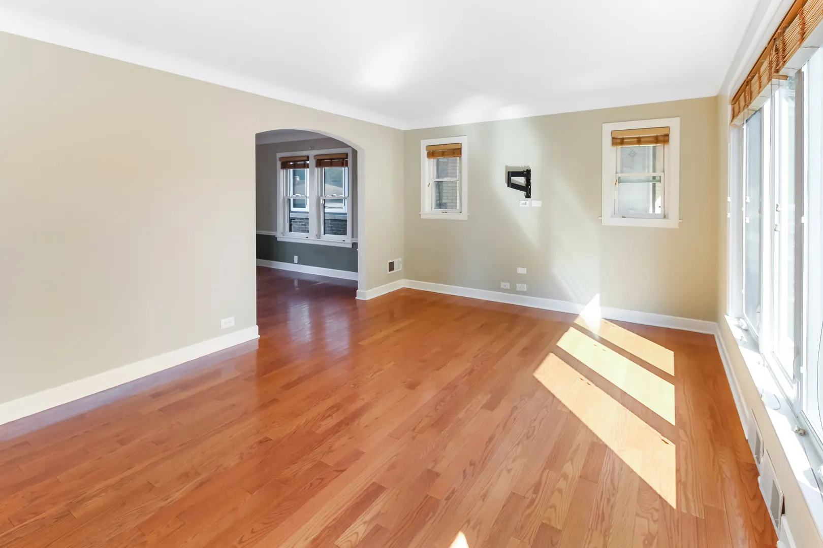 2048 N Oak Park Avenue N IL