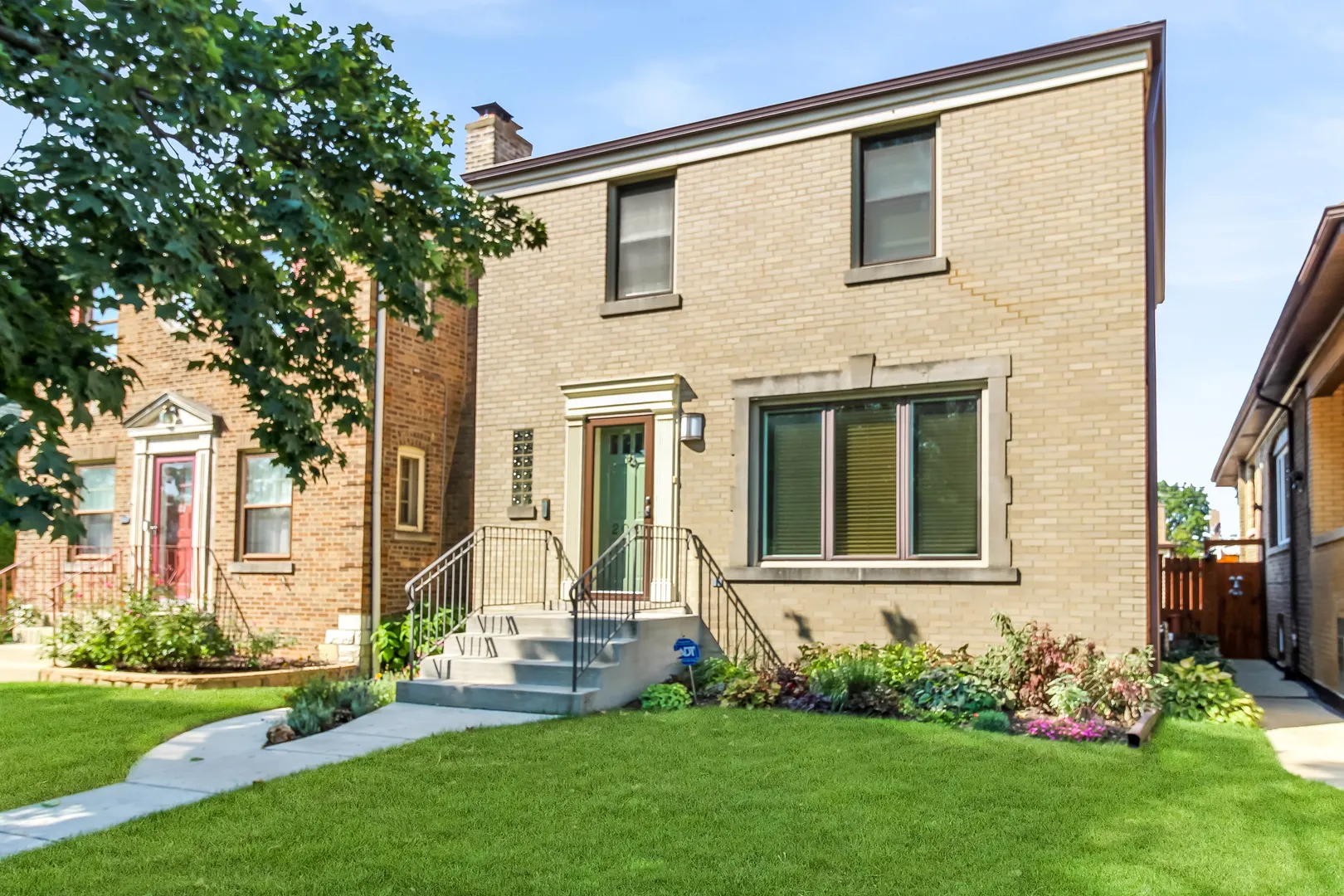 2048 N Oak Park Avenue N IL