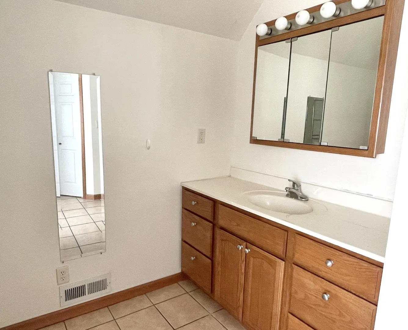 1668 Chartres Street IL