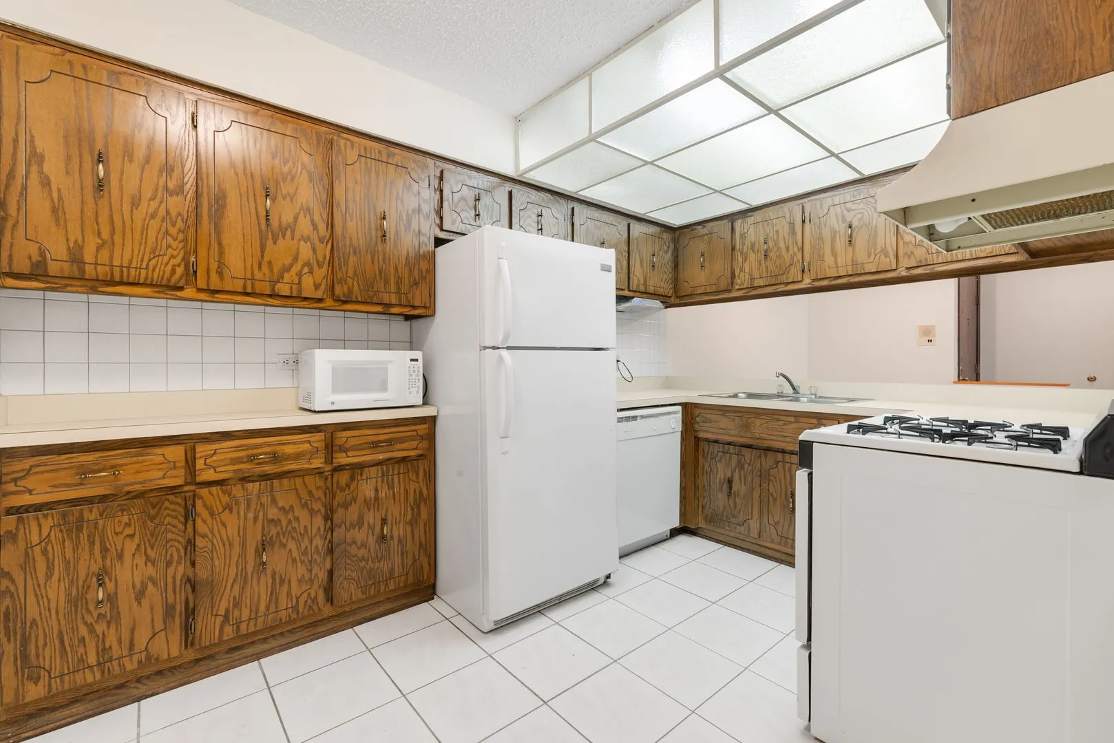 13635 Lamon Avenue A21 IL