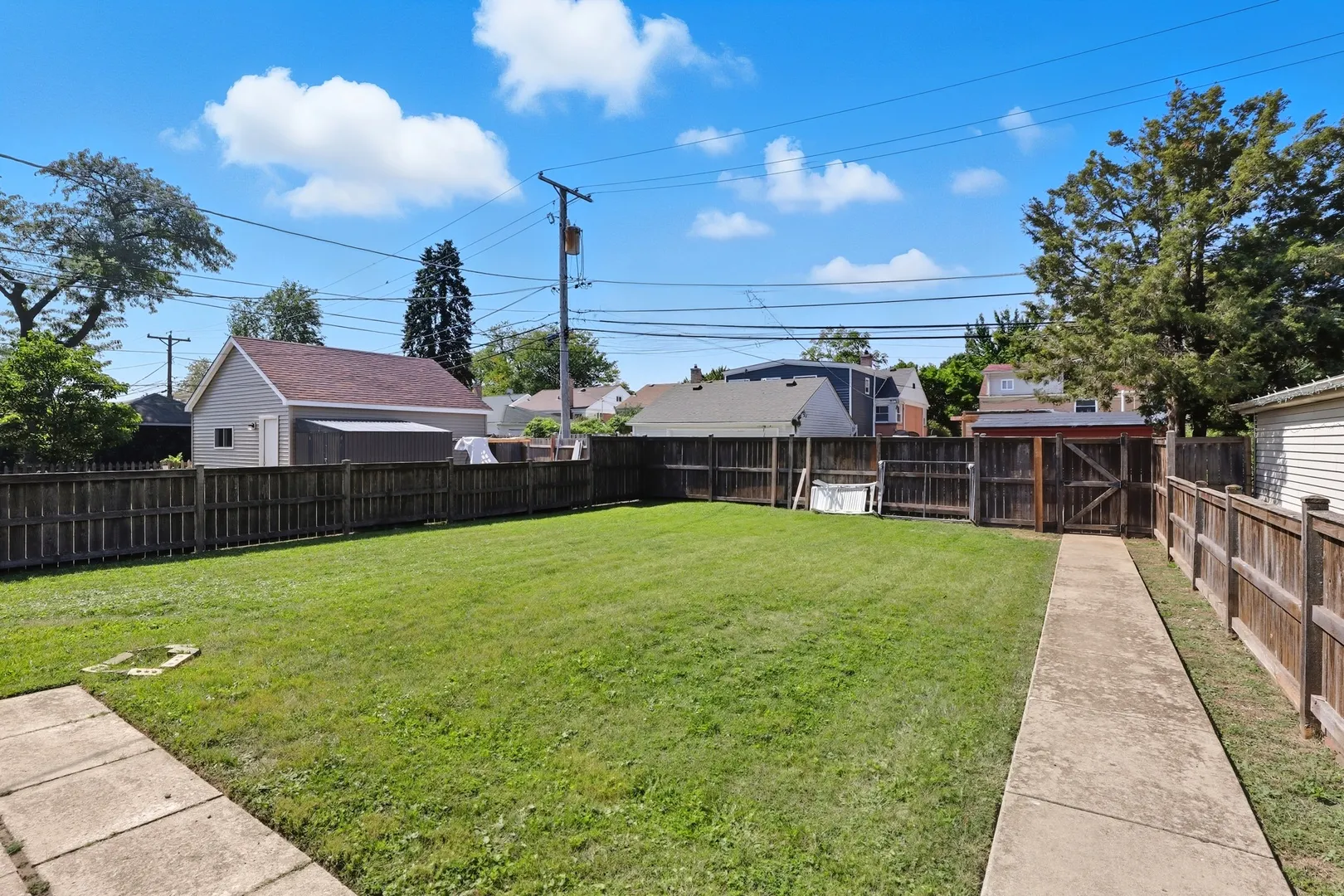 8728 Trumbull Avenue IL