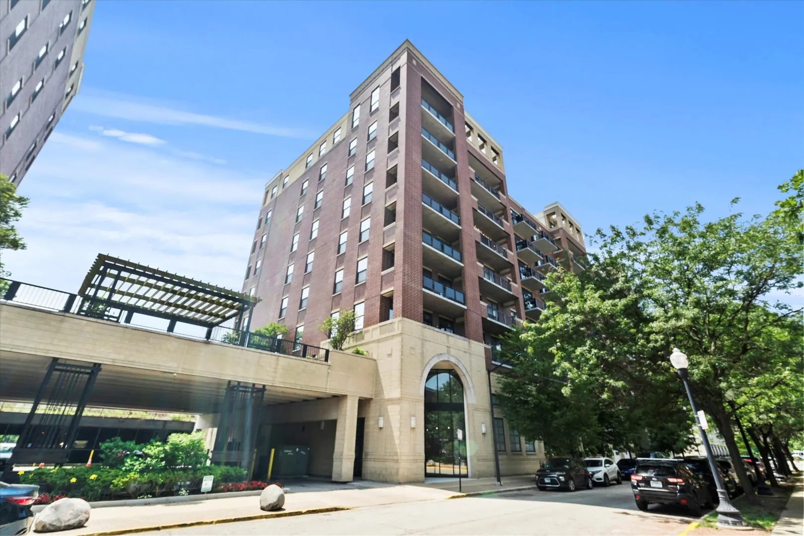 833 W 15TH Place 514 IL