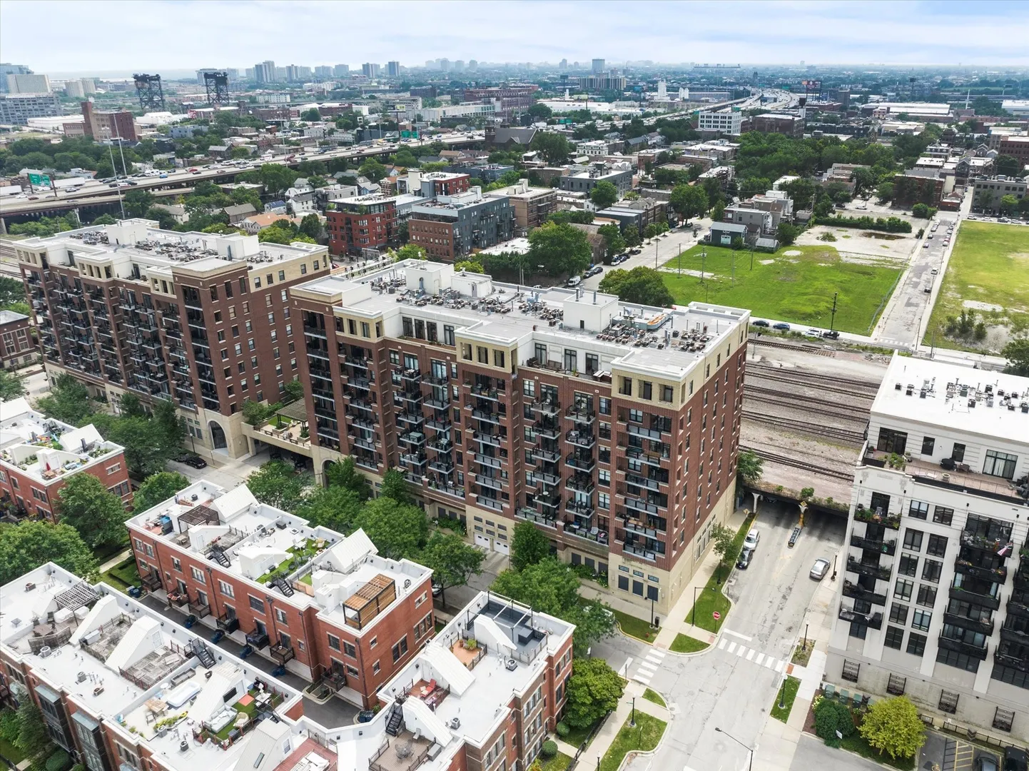 833 W 15TH Place 514 IL