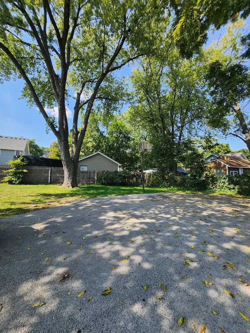 450 Center Avenue W IL