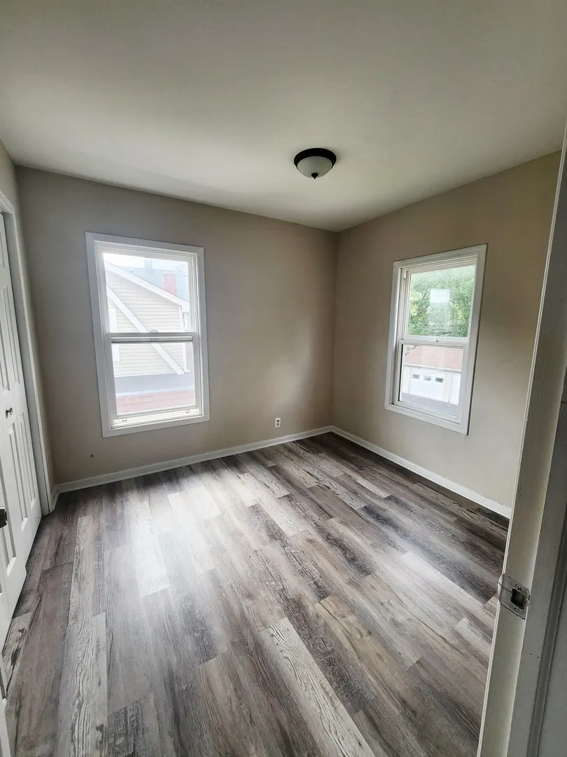 450 Center Avenue W IL
