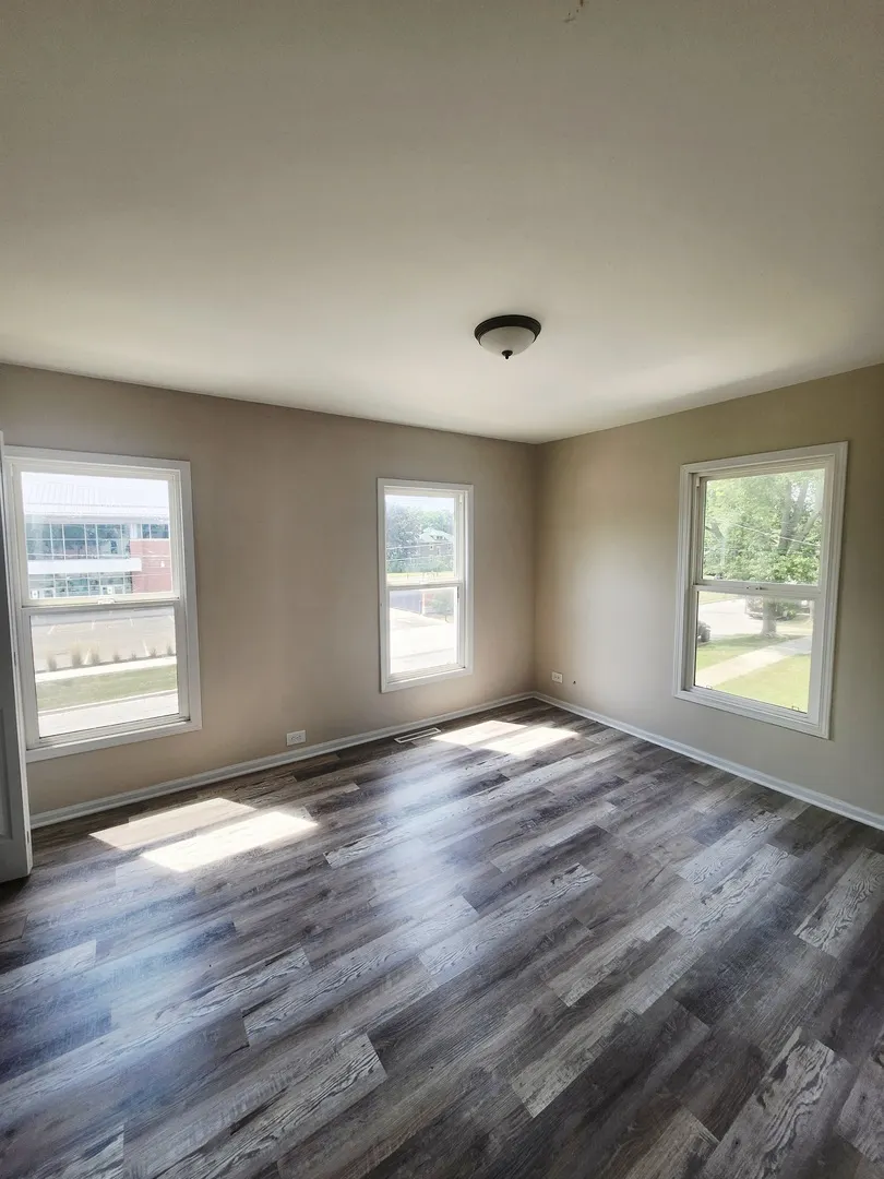 450 Center Avenue W IL