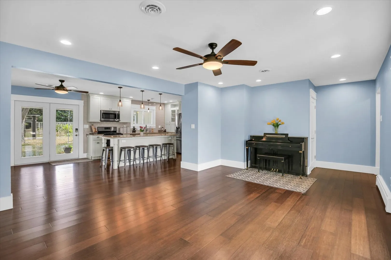303 W Evergreen Drive IL