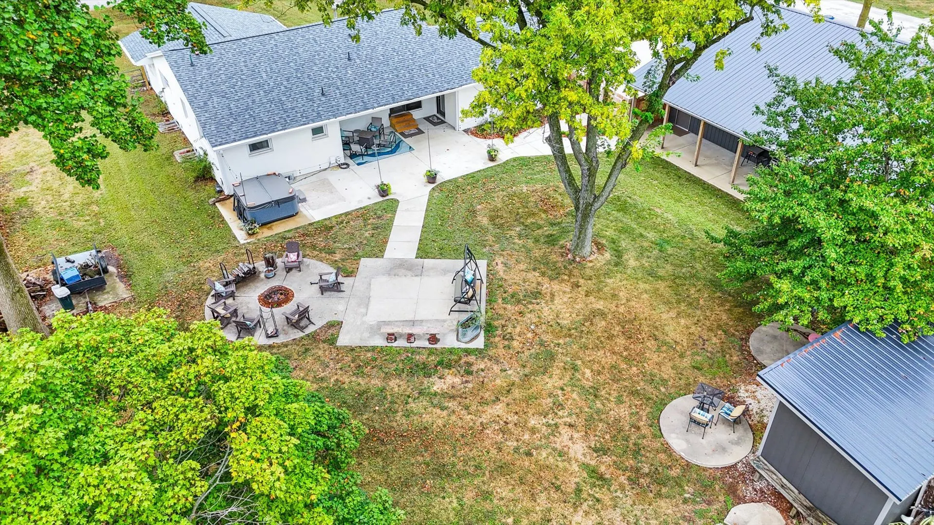 303 W Evergreen Drive IL
