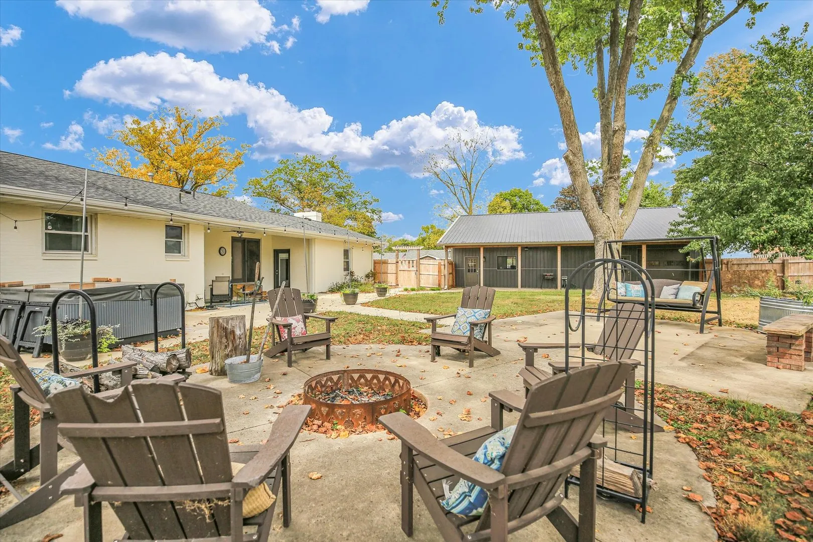 303 W Evergreen Drive IL