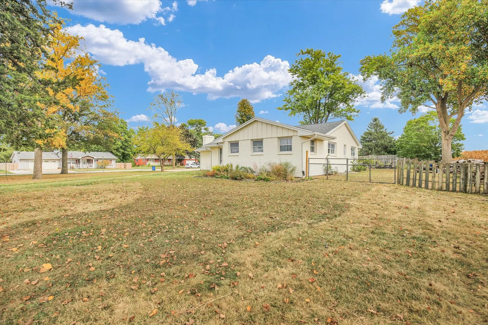 303 W Evergreen Drive IL