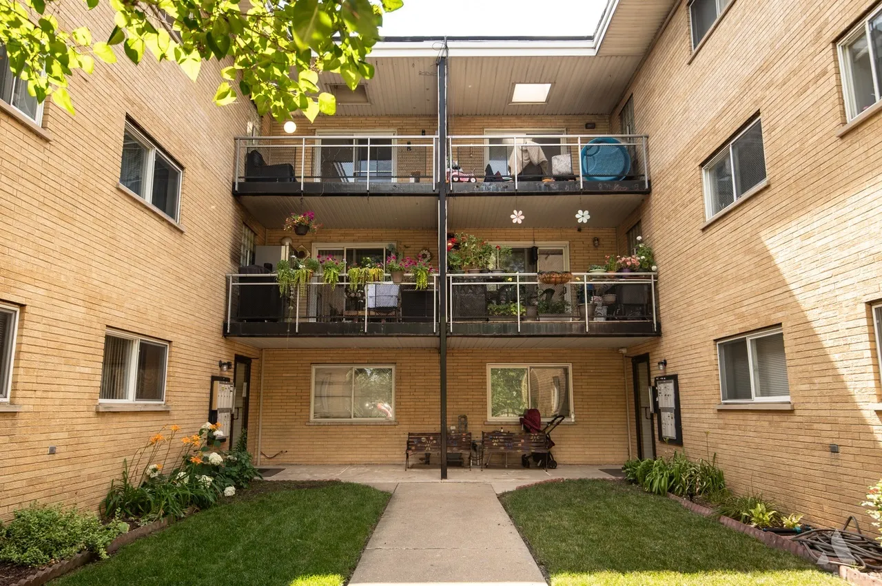 4624 RIVER Road 1B IL