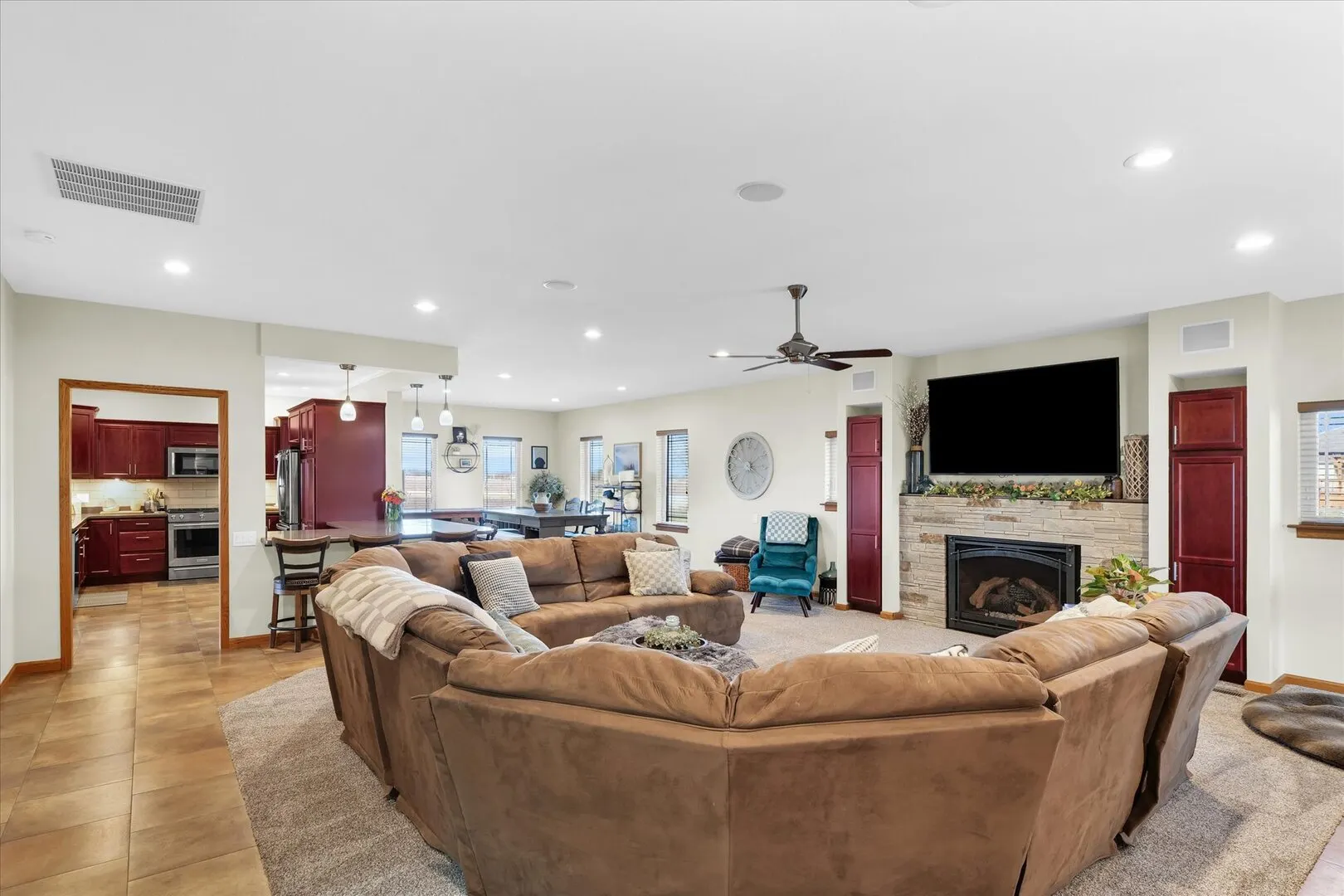 725 N Maple Street IL