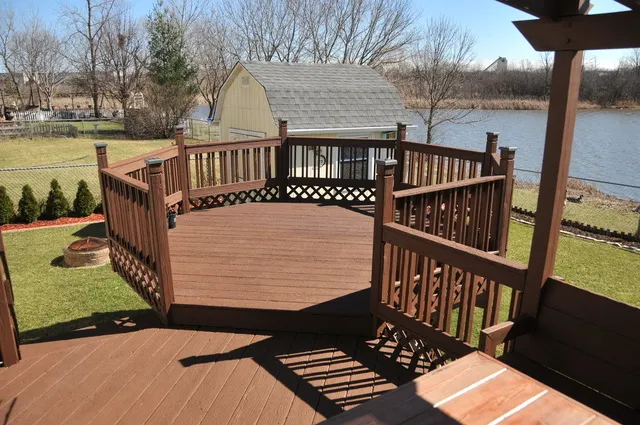 404 SOUTHWOOD Circle IL