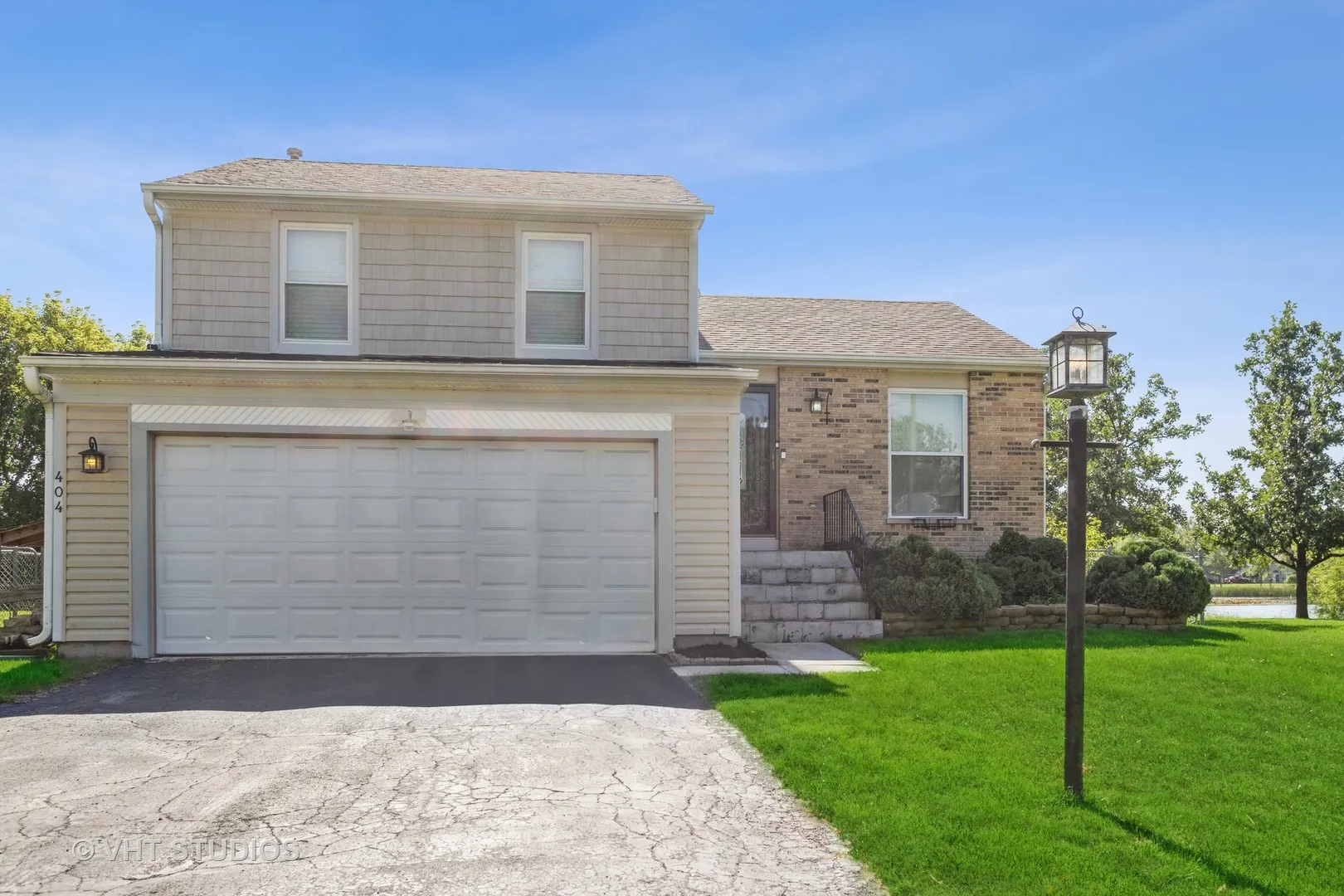 404 SOUTHWOOD Circle IL