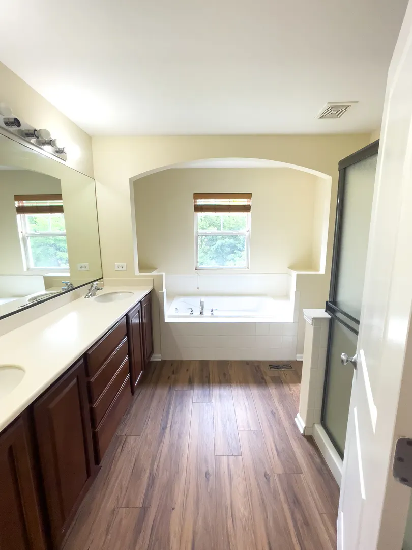 516 GROSVENOR Lane IL