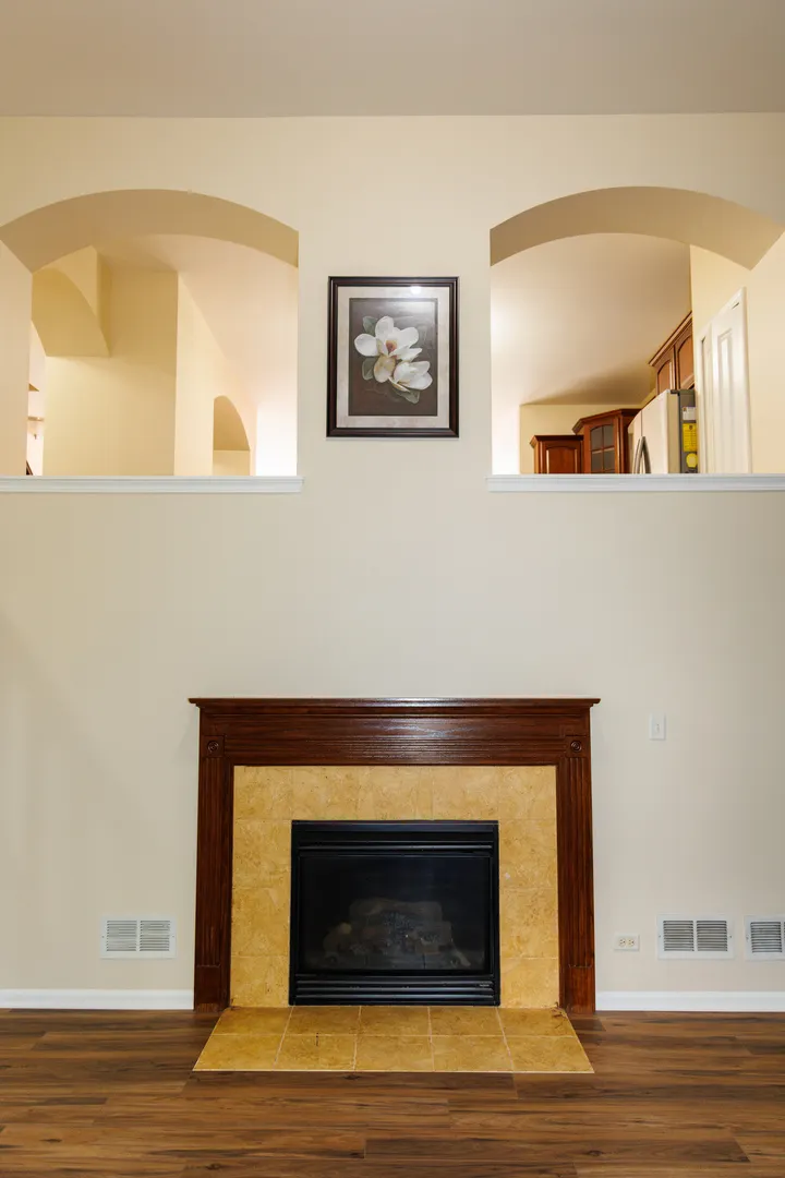 516 GROSVENOR Lane IL