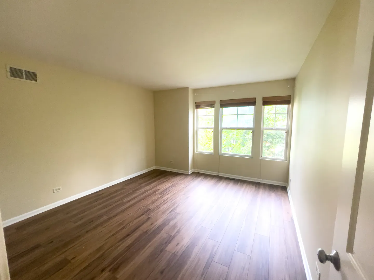 516 GROSVENOR Lane IL