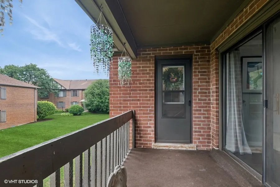 48 Parliament Drive W 132 IL
