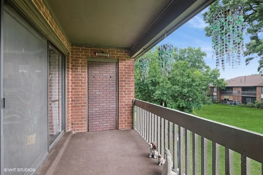 48 Parliament Drive W 132 IL