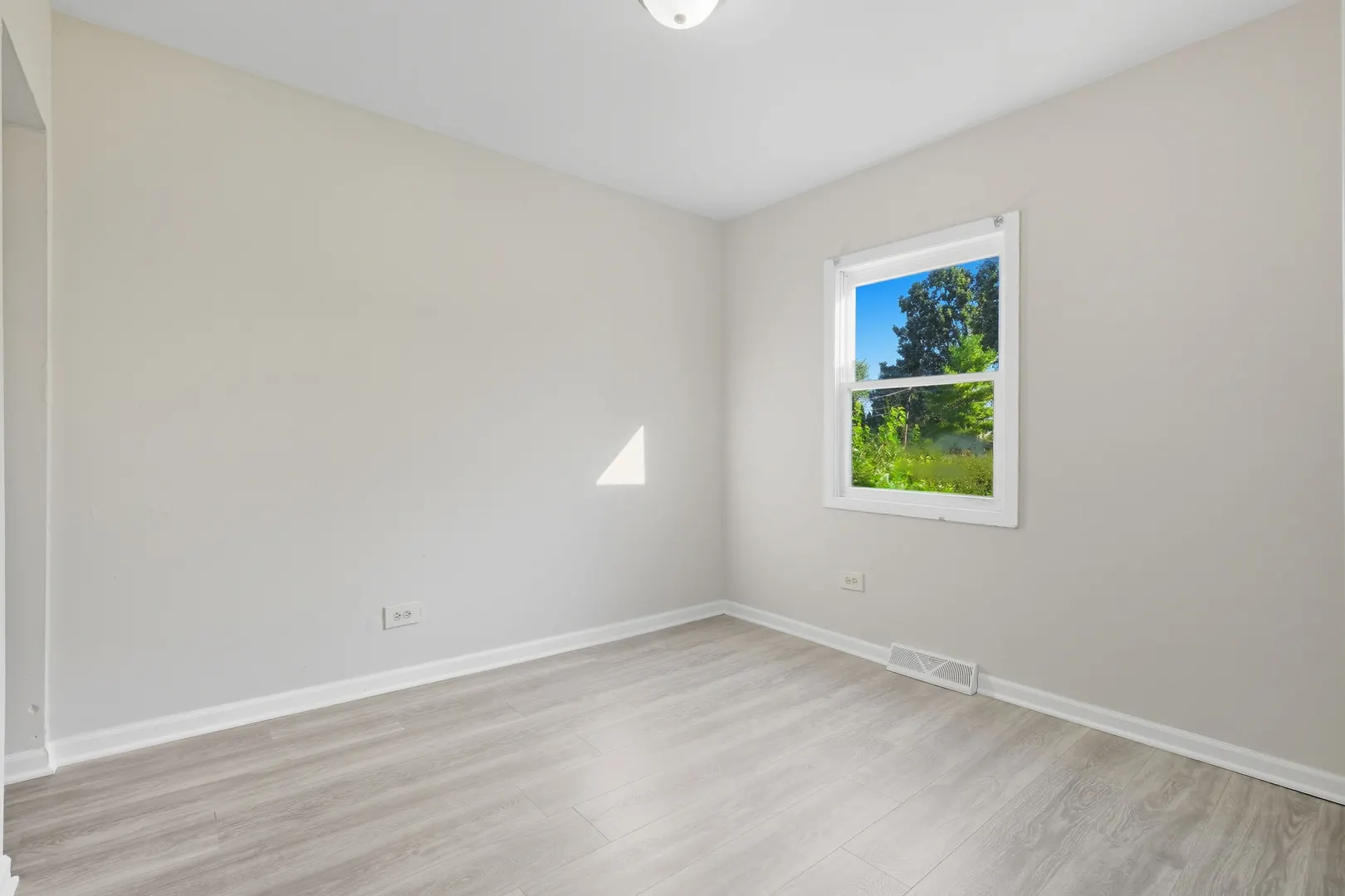 1218 Sunnyside Court IL