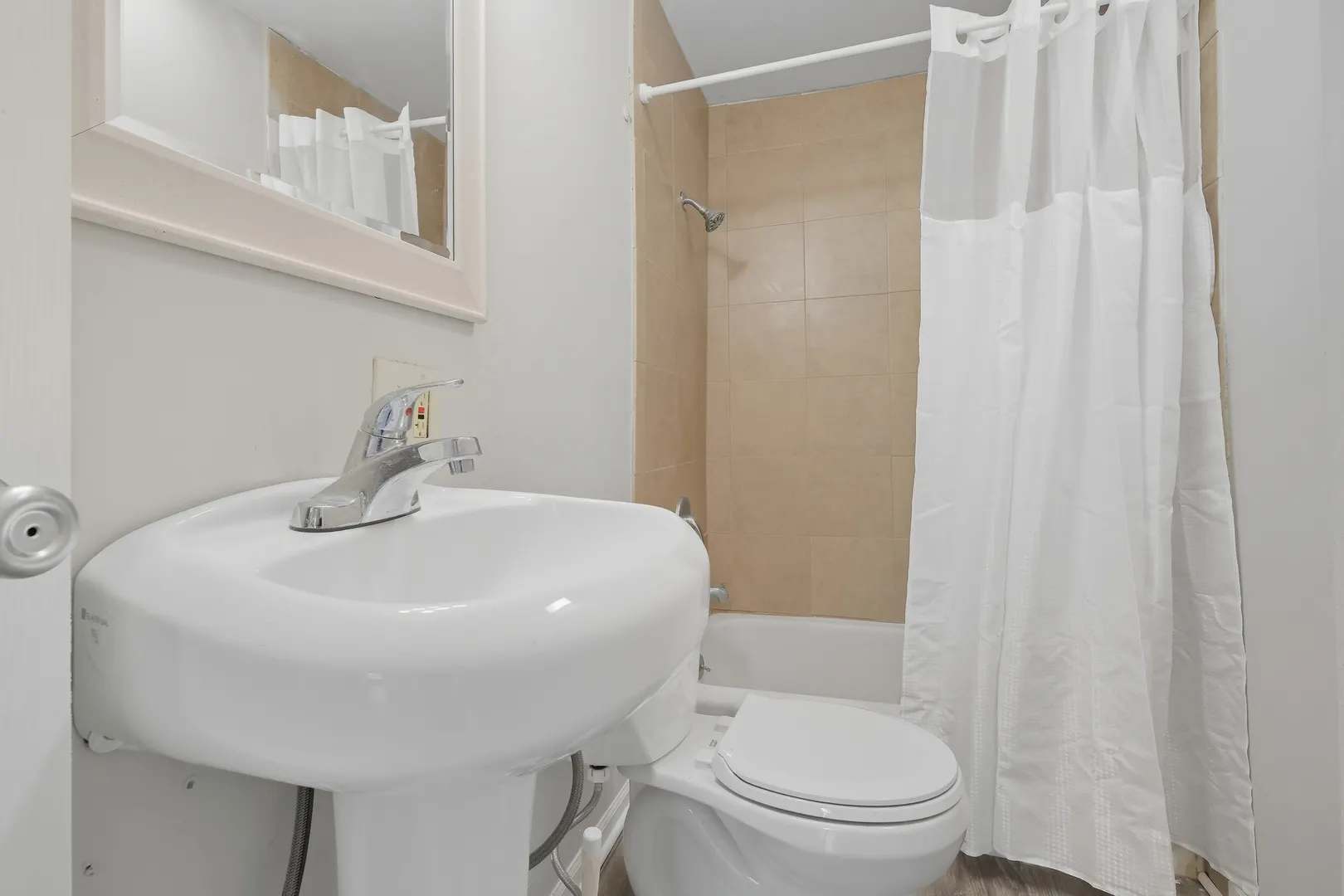 1218 Sunnyside Court IL