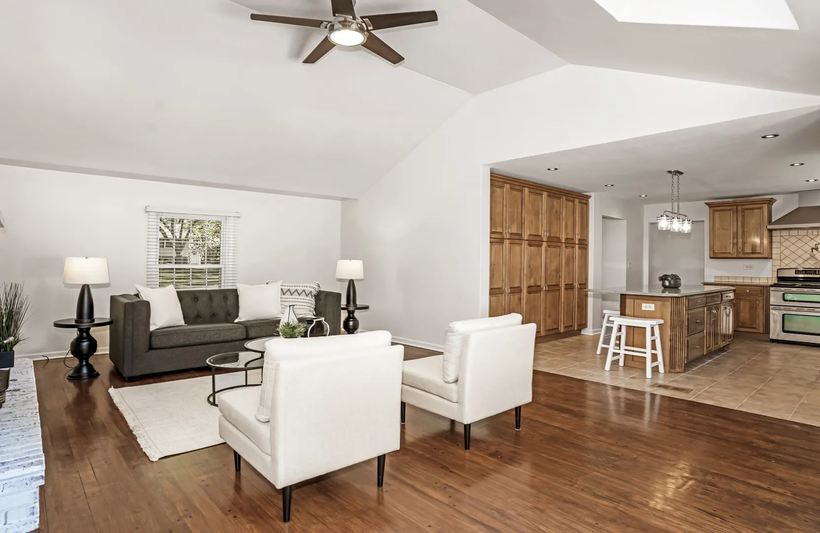 25w303 Gunston Avenue IL