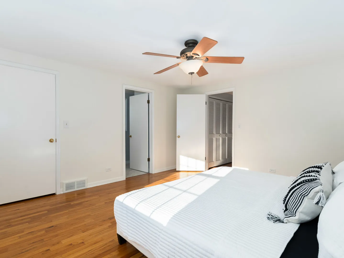 25w303 Gunston Avenue IL