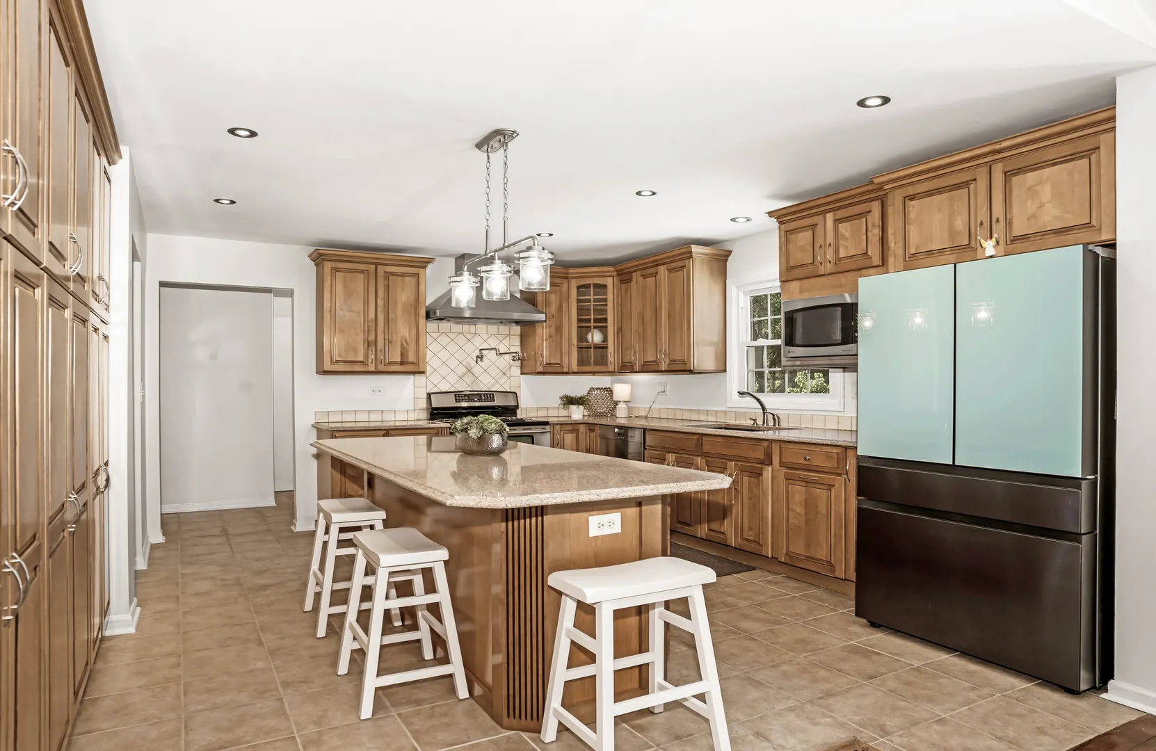 25w303 Gunston Avenue IL