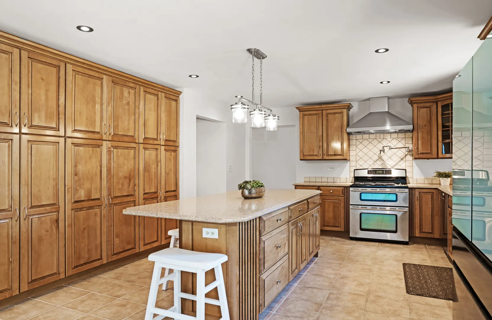 25w303 Gunston Avenue IL