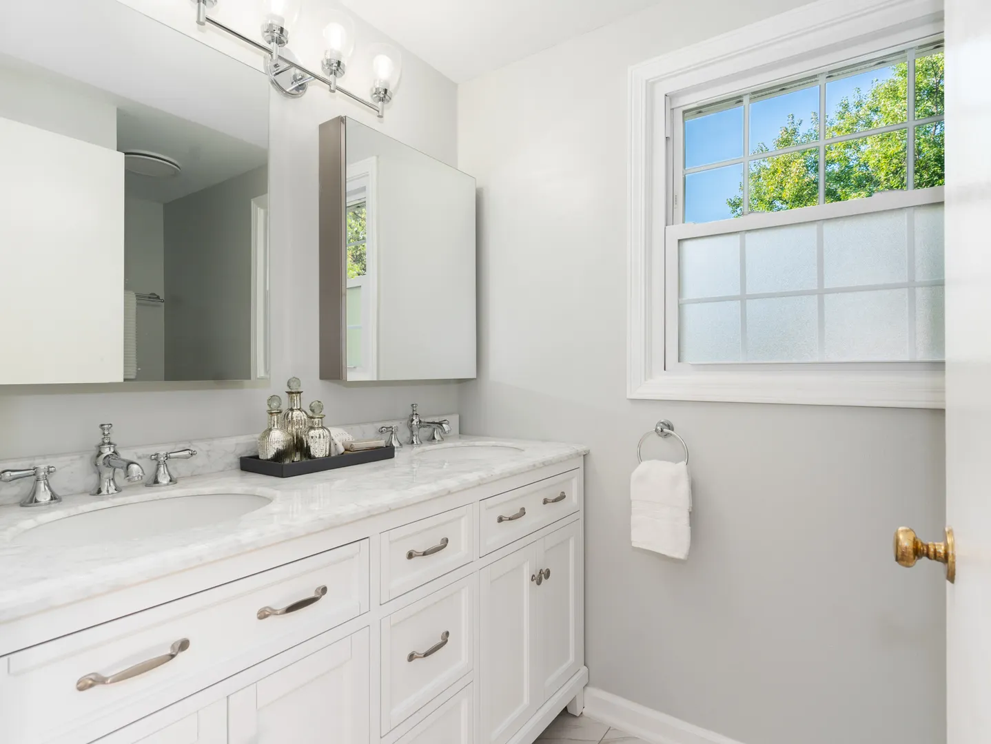 25w303 Gunston Avenue IL