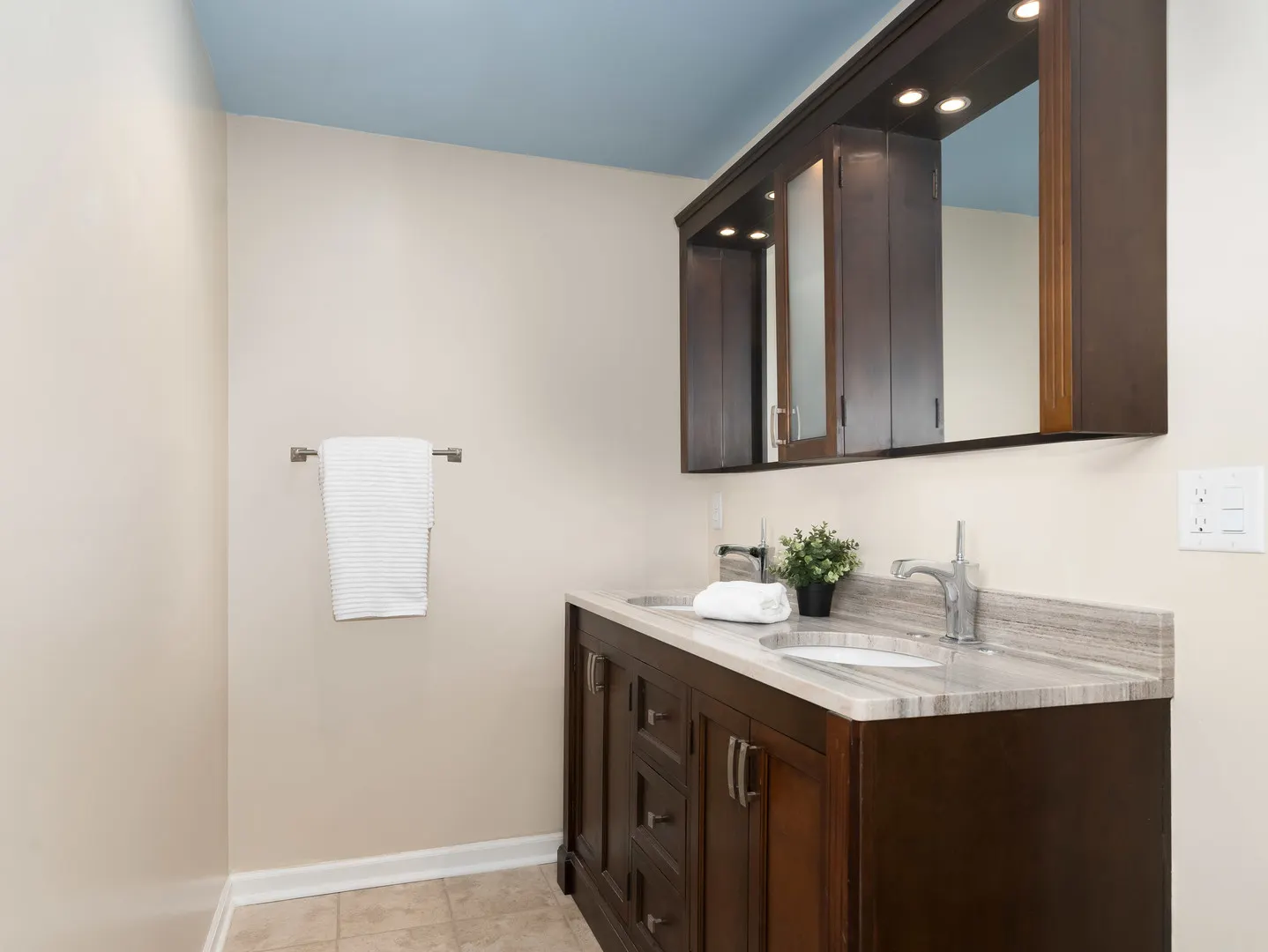 25w303 Gunston Avenue IL
