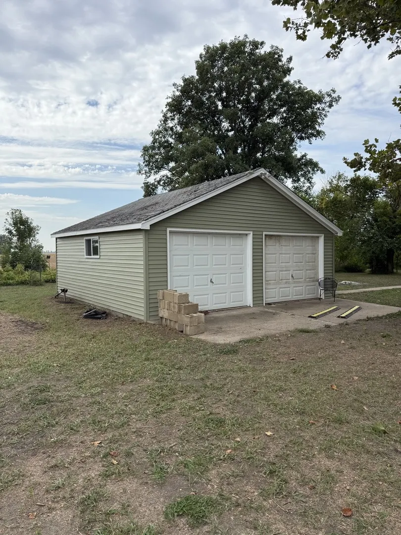 663 1525 East Street IL