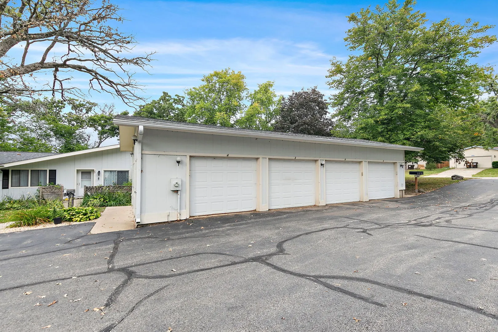 915 Royal Drive 2 IL