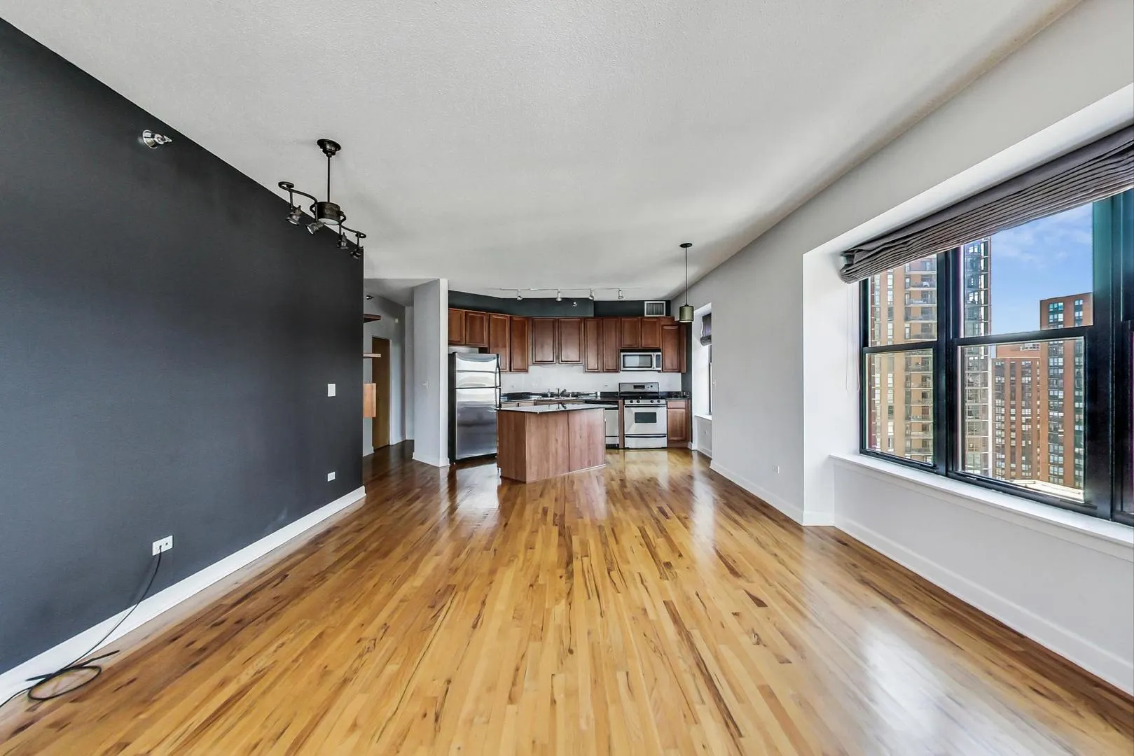 41 E 8th Street 1807 IL