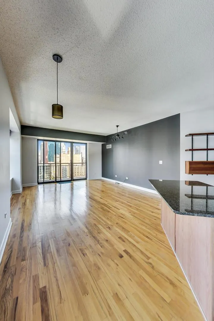 41 E 8th Street 1807 IL