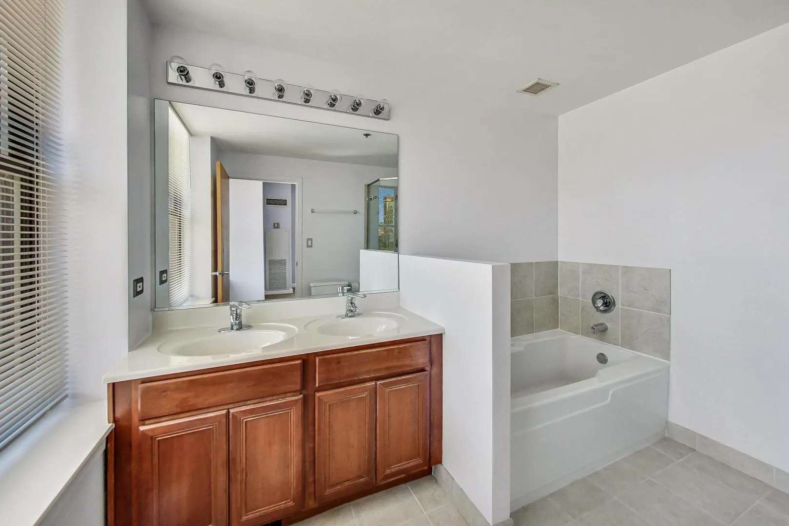 41 E 8th Street 1807 IL