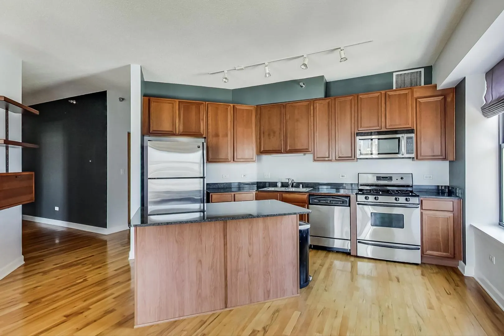 41 E 8th Street 1807 IL