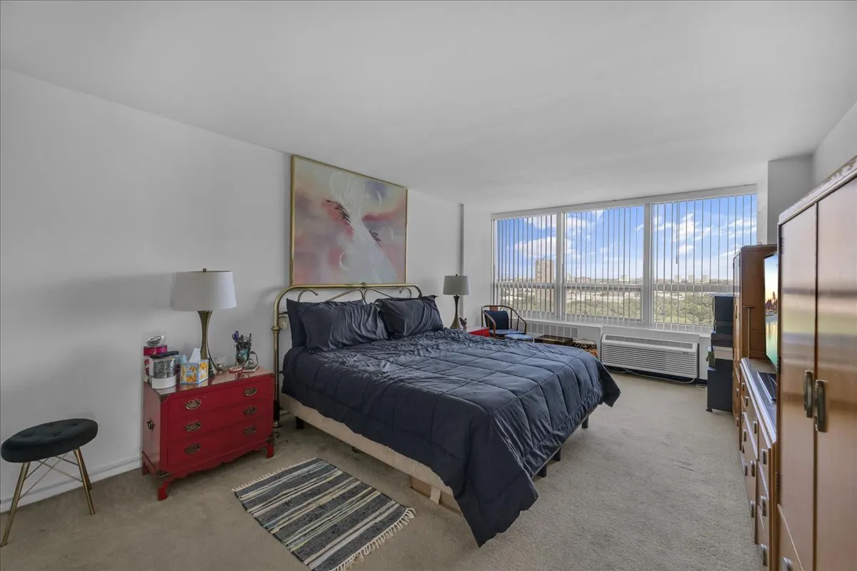 4800 S Chicago Beach Drive 1701N IL