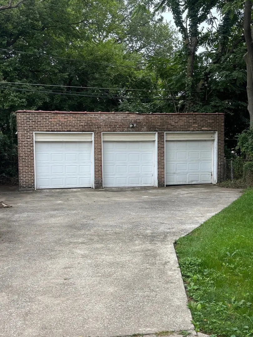 7743 S Saginaw Avenue 1 IL