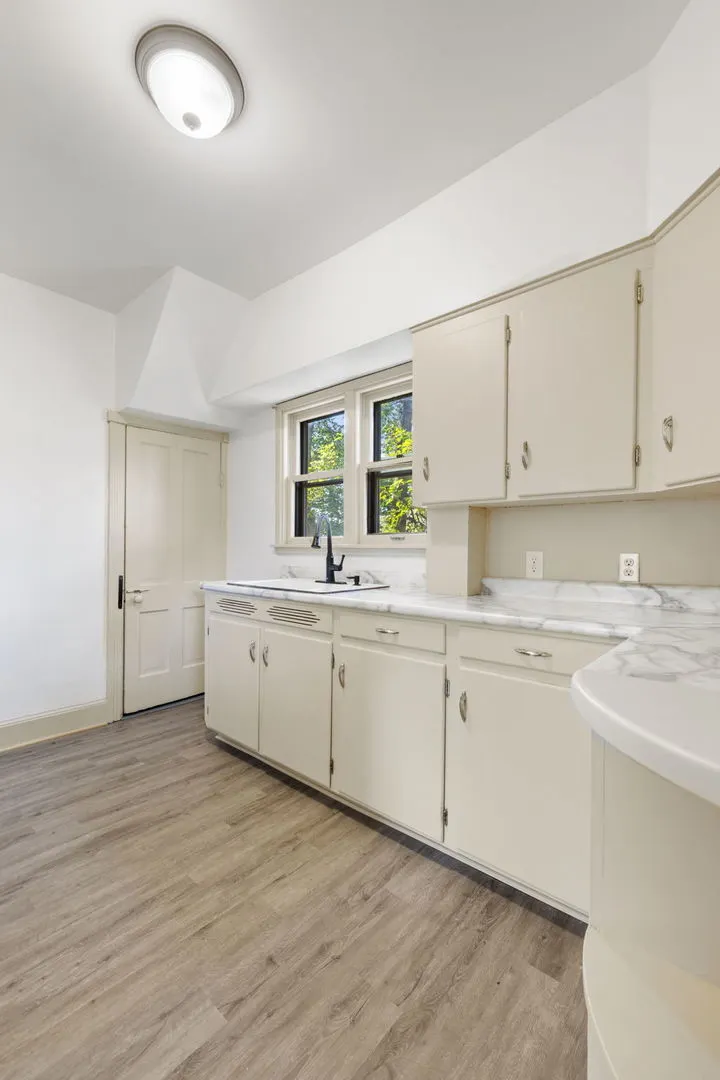 720 S Main Street IL