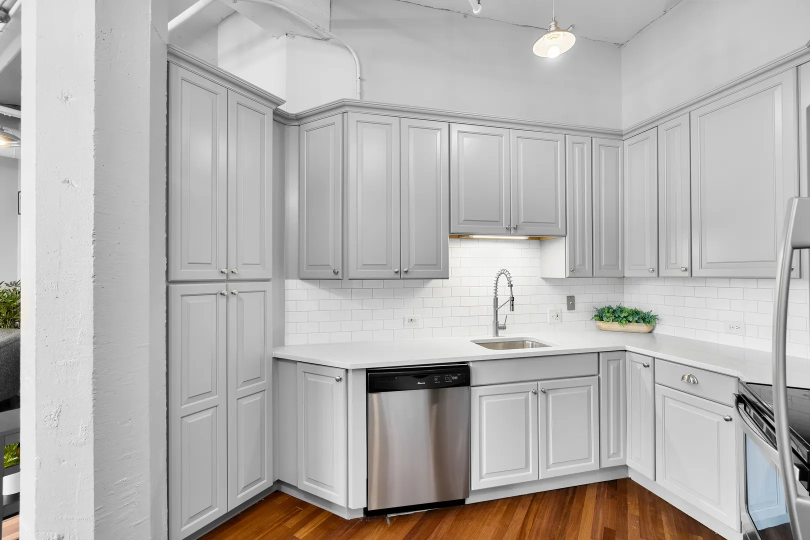 124 W Polk Street 905 IL