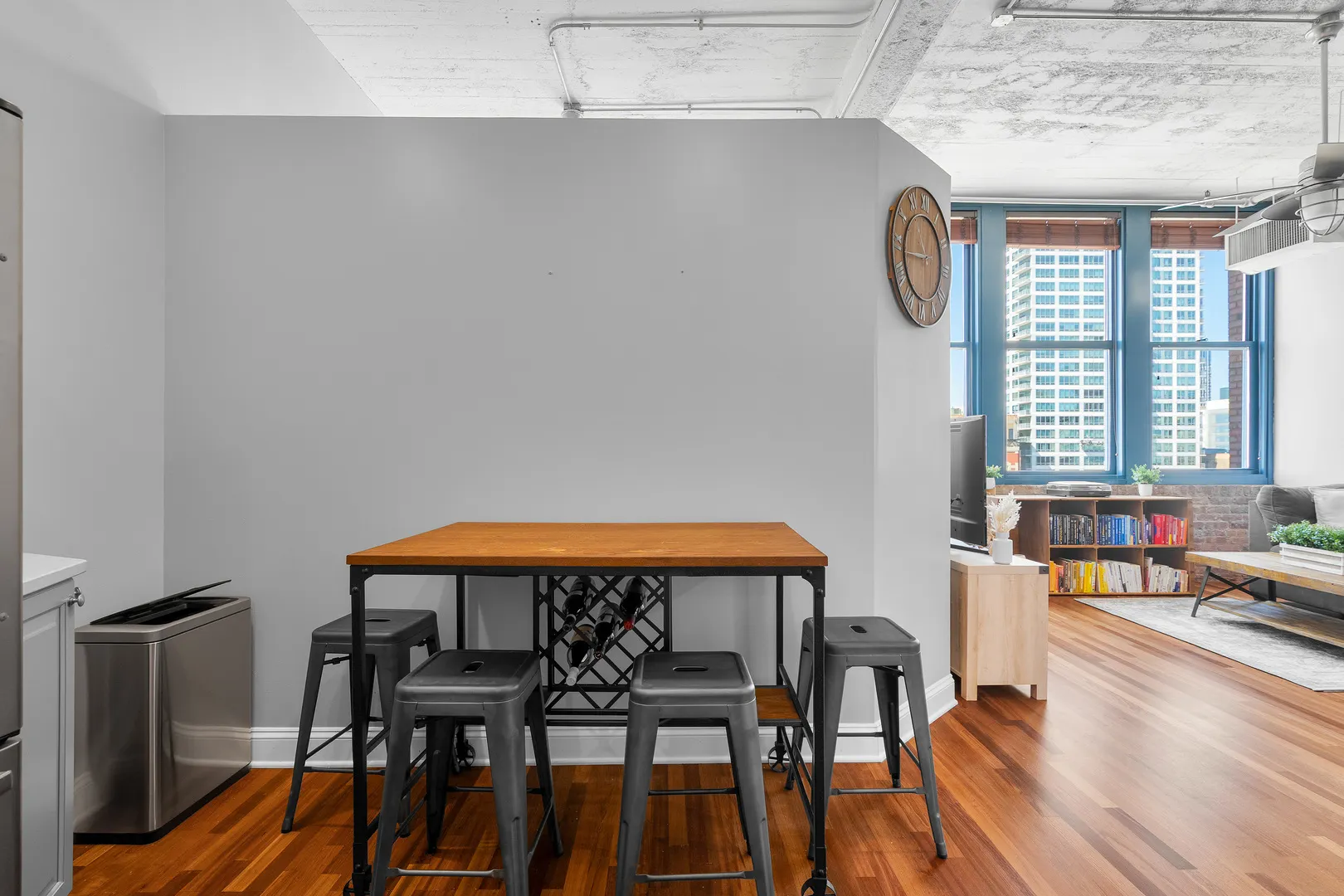 124 W Polk Street 905 IL