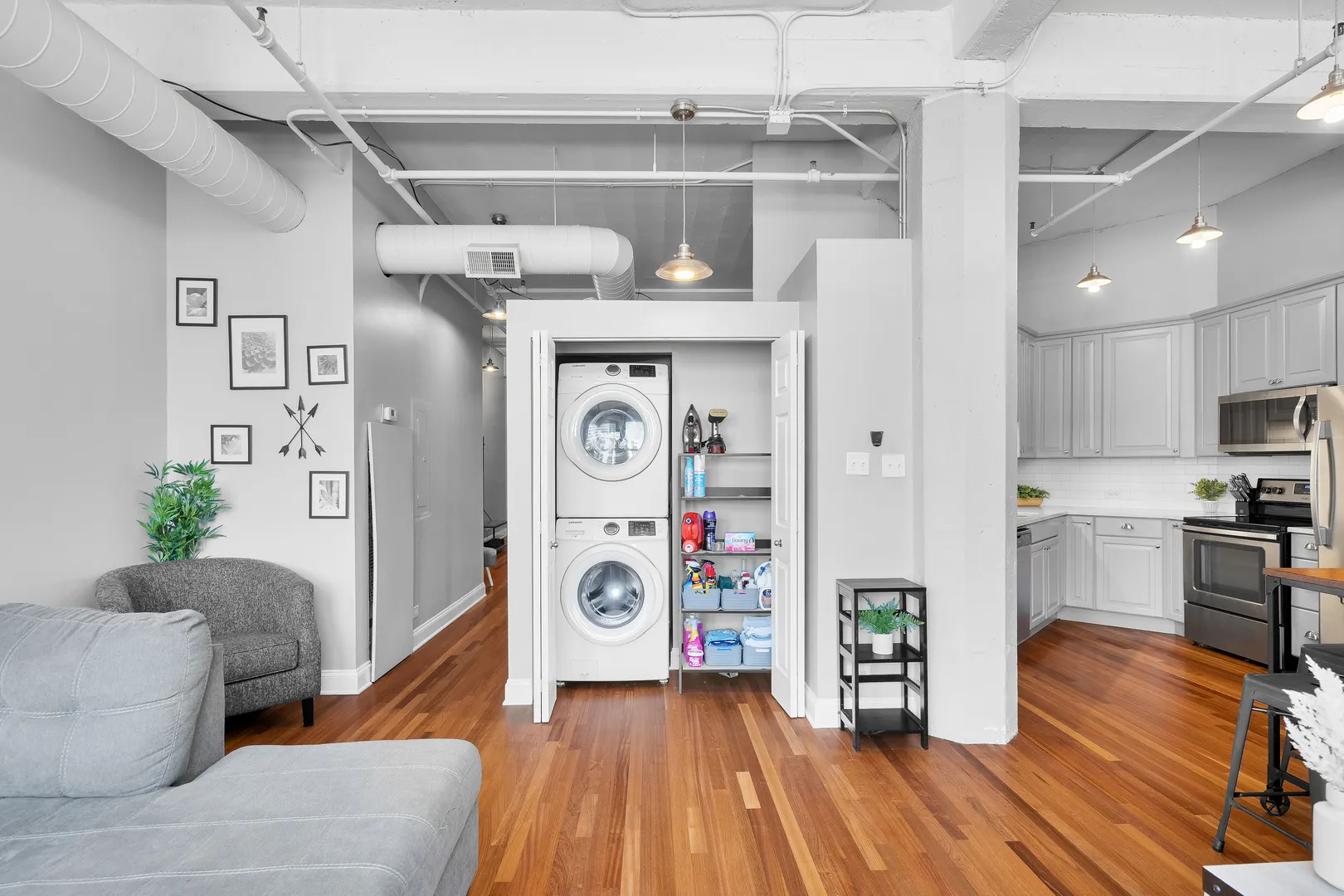 124 W Polk Street 905 IL
