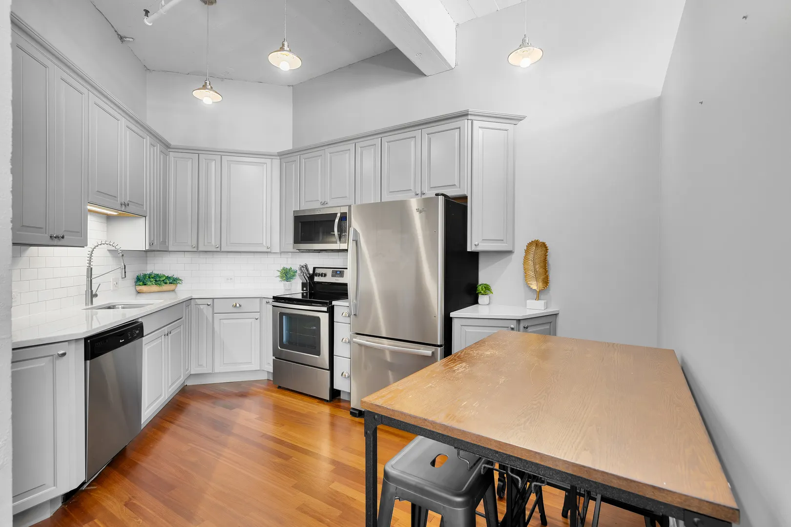 124 W Polk Street 905 IL
