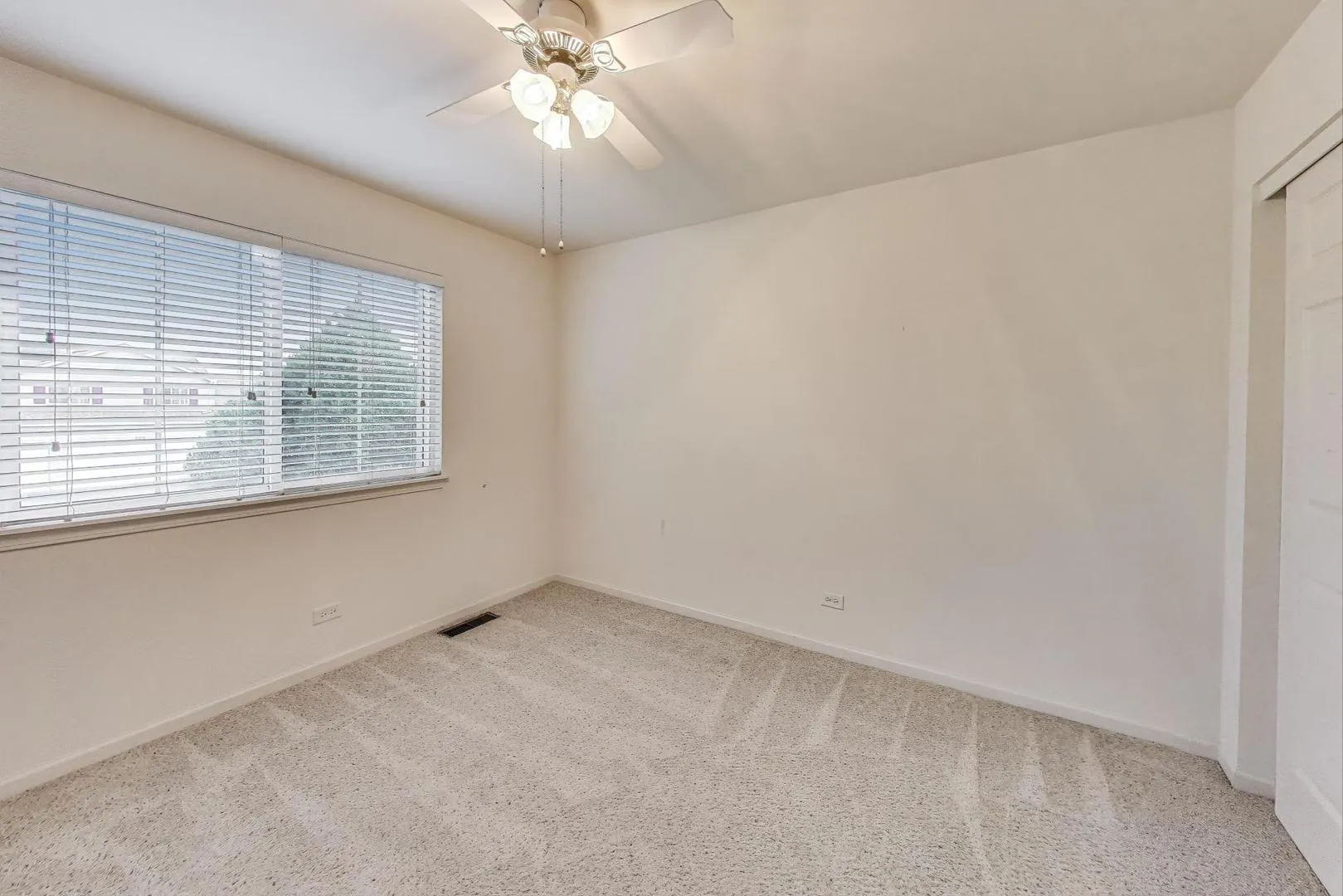 2922 Discovery Drive IL